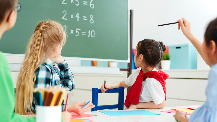 Faut-il faire apprendre les tables d'addition, de soustraction, de multiplication et de division par cœur aux élèves?