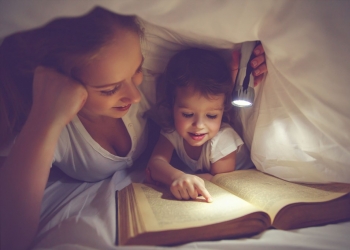 La lecture en famille: l'histoire est plus importante que les lettres qui la constituent